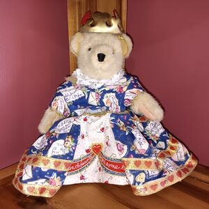 Collectible Muffy VanderBear: The Queen of Hearts